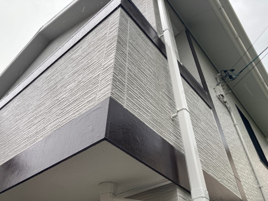 施工後の近景のお写真です。<br />
付帯部のアクセントもばっちりです☆