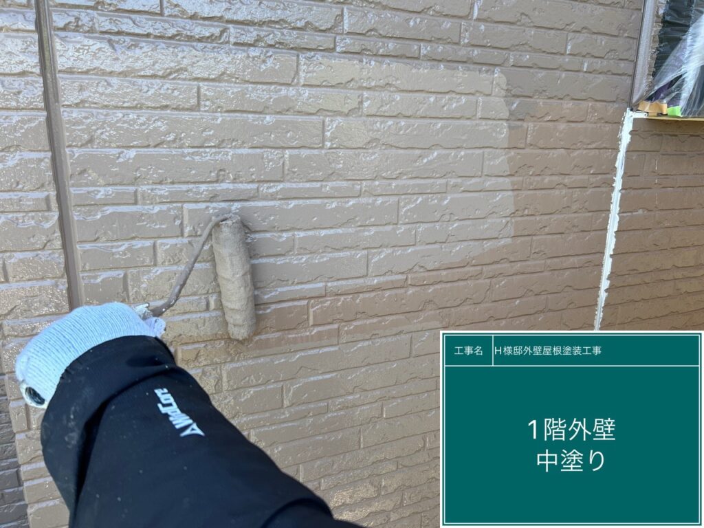 1F中塗りを行います。