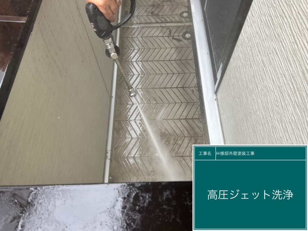 ベランダを高圧ジェット洗浄します。