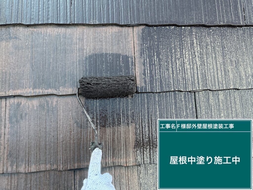 中塗りを行います。