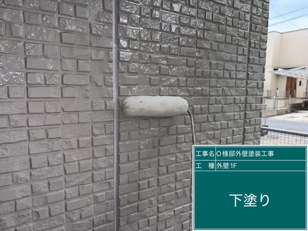 下塗りを行います。