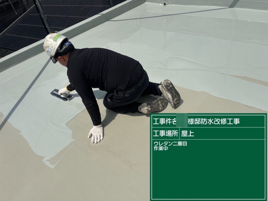 トップコート保護塗装中