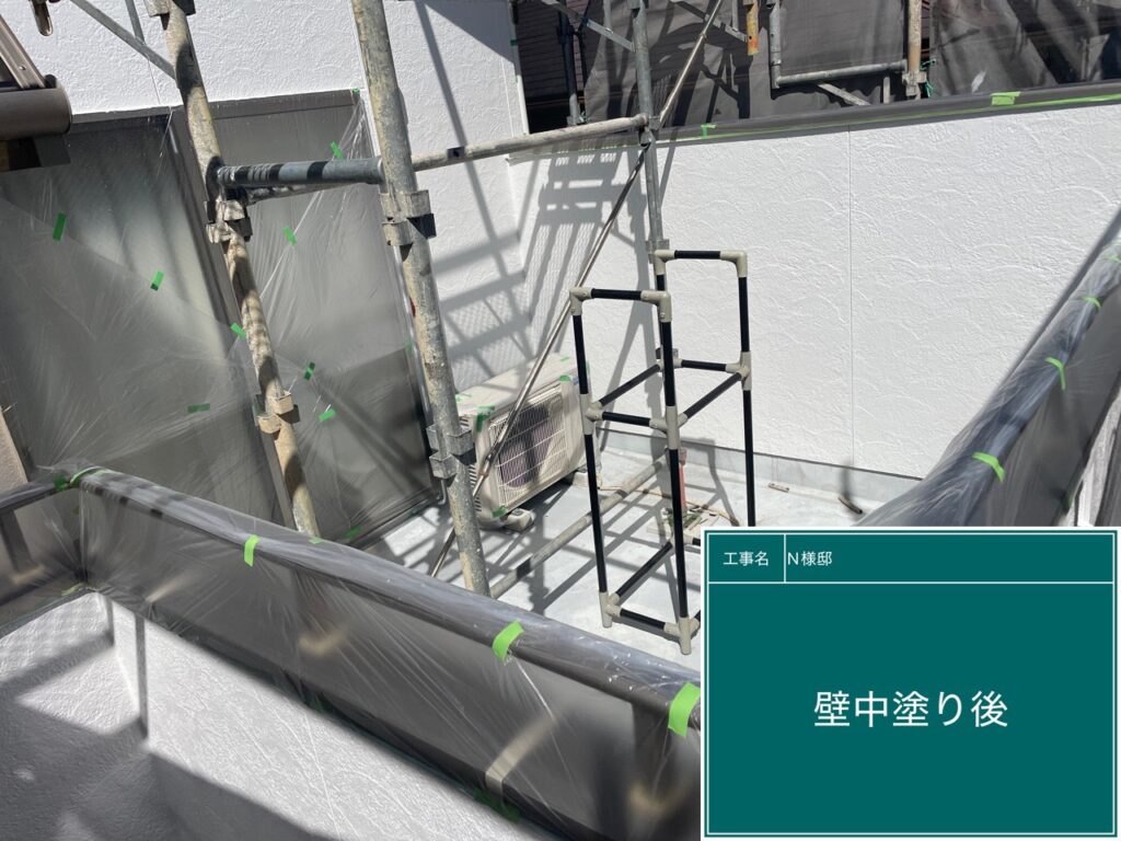 壁の中塗り後